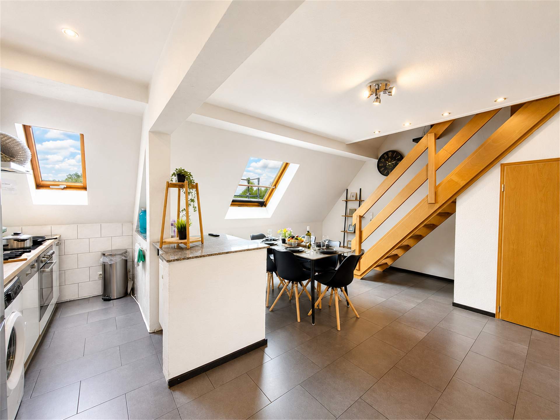 Messe-Zentral mit 3 Schlafzimmern und Dachterrasse